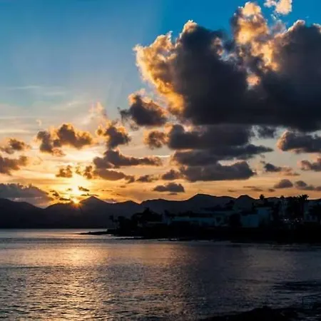 Playa Blanca Sleeps 4 Pool Wifi アパート