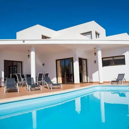 Playa Blanca Sleeps 4 Pool Wifi アパート *