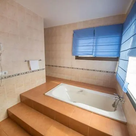 Playa Blanca Sleeps 4 Pool Wifi *