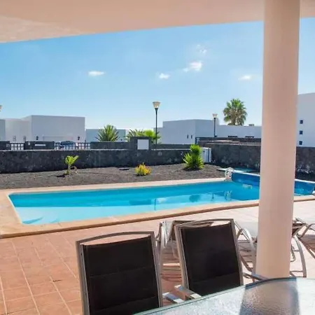 Playa Blanca Sleeps 4 Pool Wifi * プラヤ・ブランカ