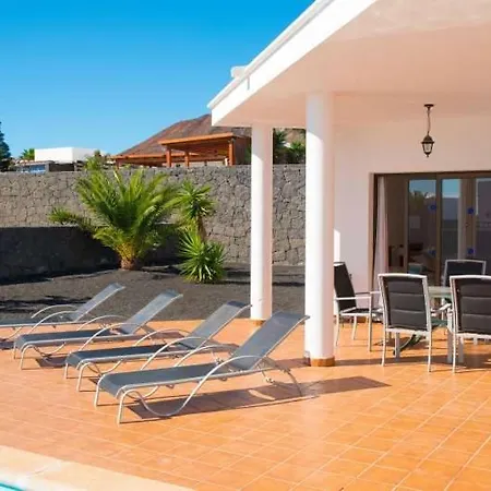 Playa Blanca Sleeps 4 Pool Wifi アパート *