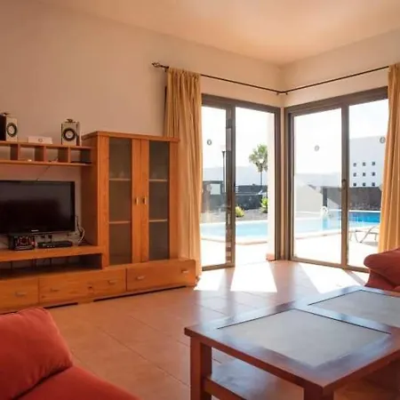 Appartement Playa Blanca Sleeps 4 Pool Wifi