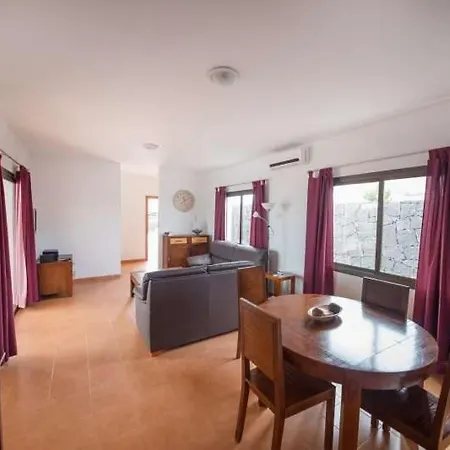 Playa Blanca Sleeps 4 Pool Wifi Appartement *